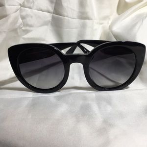 Diff LUNA Black sunglasses Smoke polarized lenses